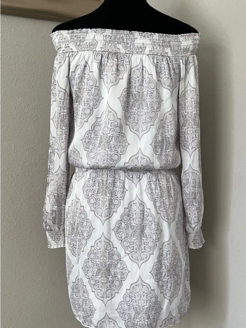 White House Black Market Gray Medallion Long Sleeve Dress